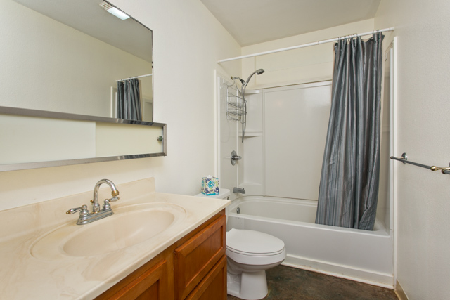 Waialua Beach Road Bathroom 