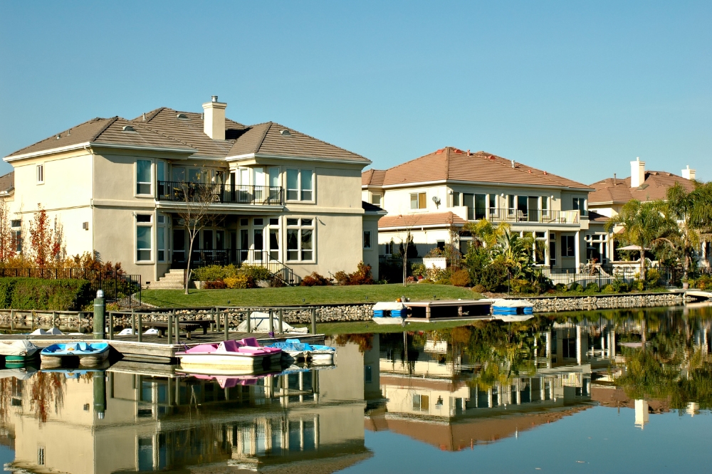 Buying Waterfront Homes