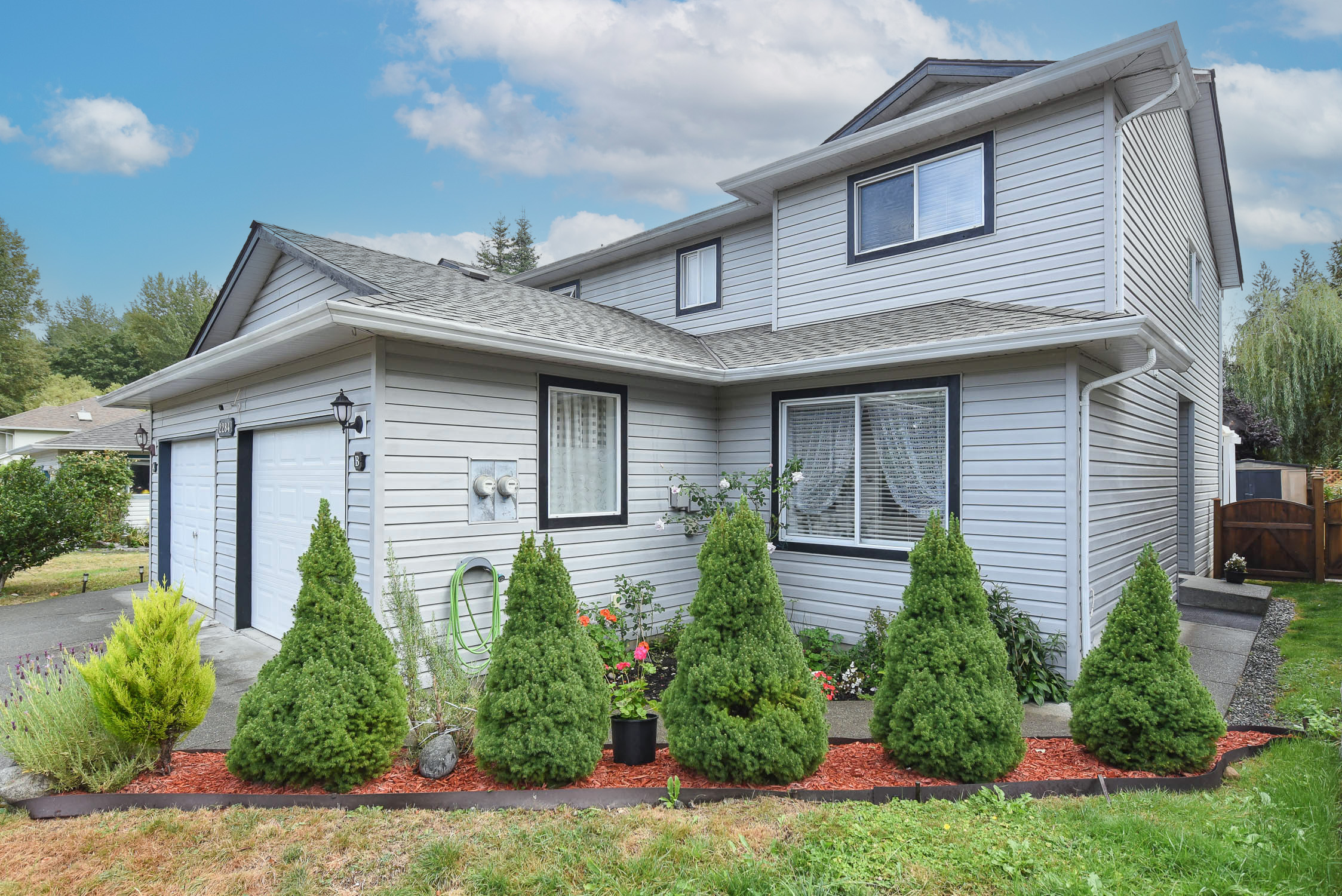 Meticulously maintained half duplex at 2284B 1st St in Courtenay's Puntledge Park neighborhood featuring a bright interior, private fully fenced backyard, single-car garage, and updated finishes including a new 2026 roof.
