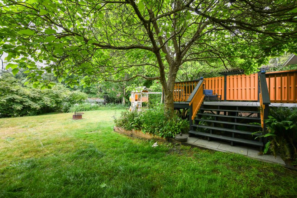 mature-backyard-landscaping-8732-paulsen-rd-black-creek-vancouver-island-home-blog