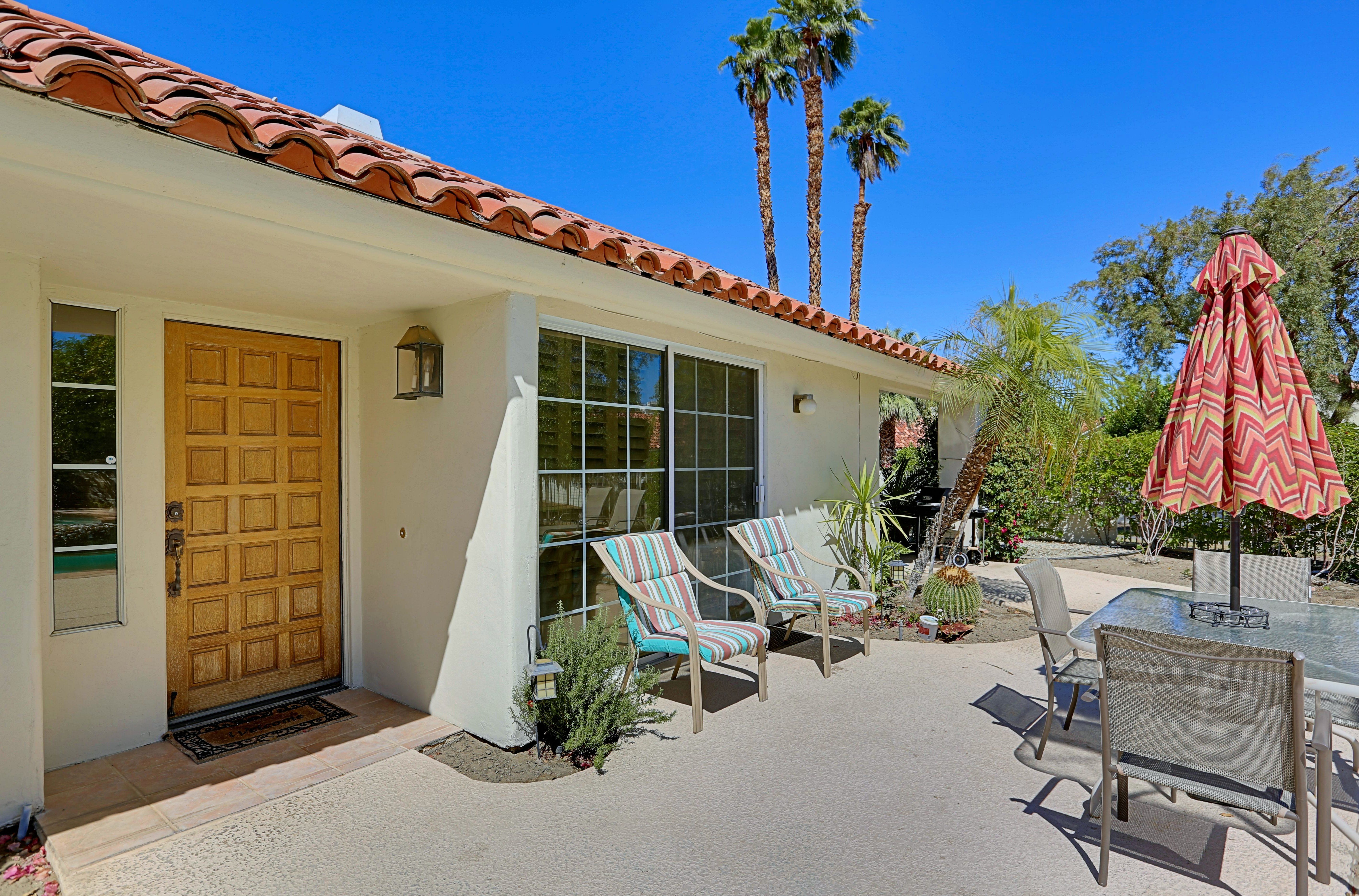 NEW LISTING Desert Breezes 2 Brdm 2 Bath Home With Pool/Spa