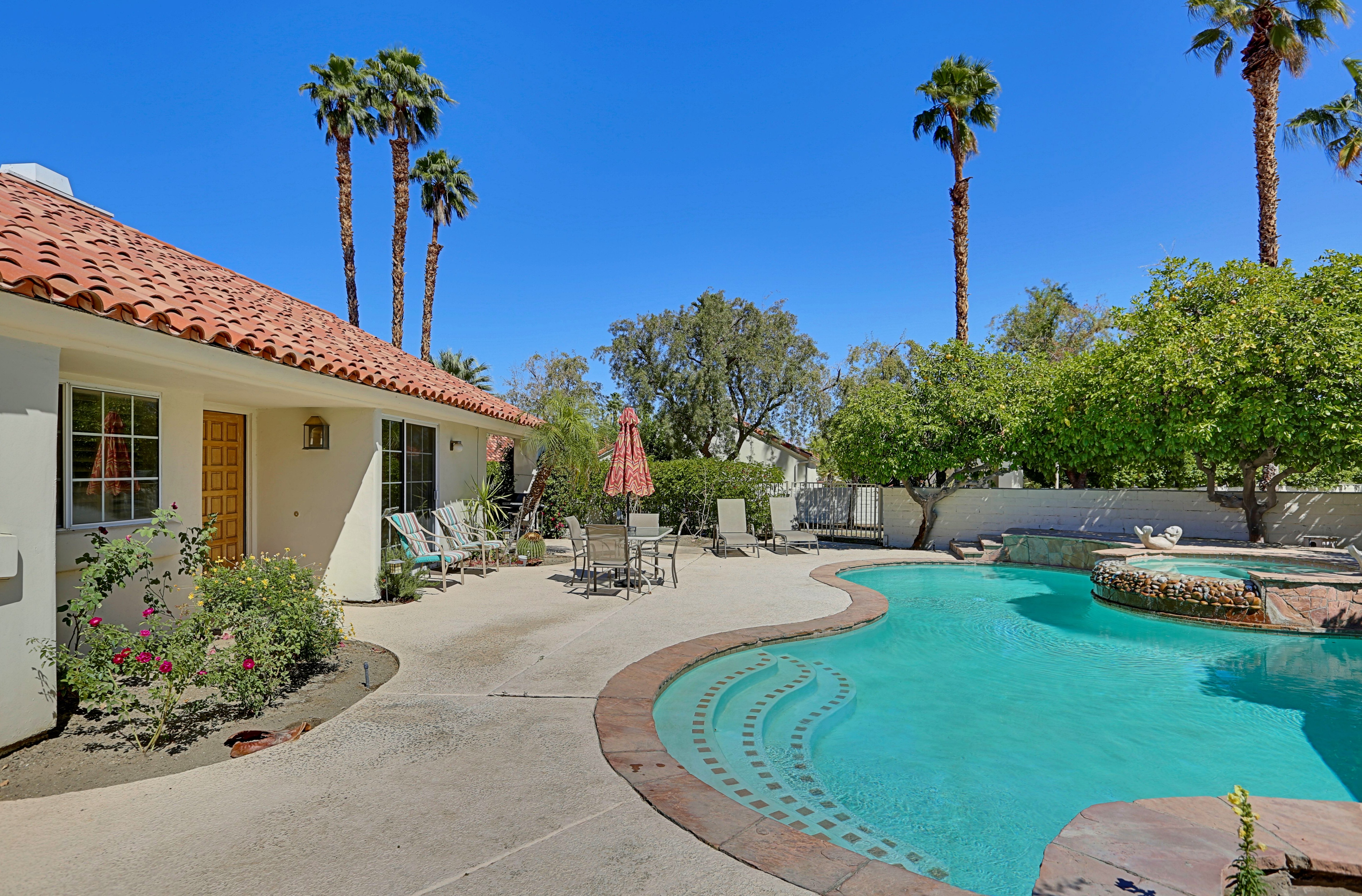 NEW LISTING Desert Breezes 2 Brdm 2 Bath Home With Pool/Spa