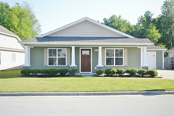 House with Clean yard