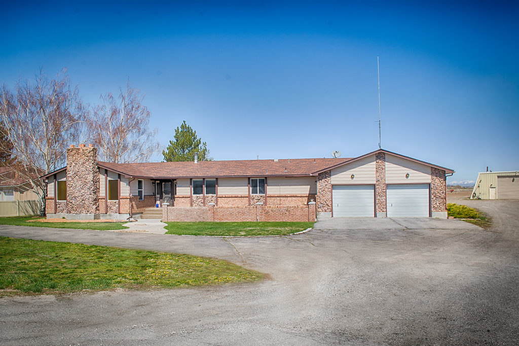 2224 E Hwy 33, Sugar City Idaho House for sale