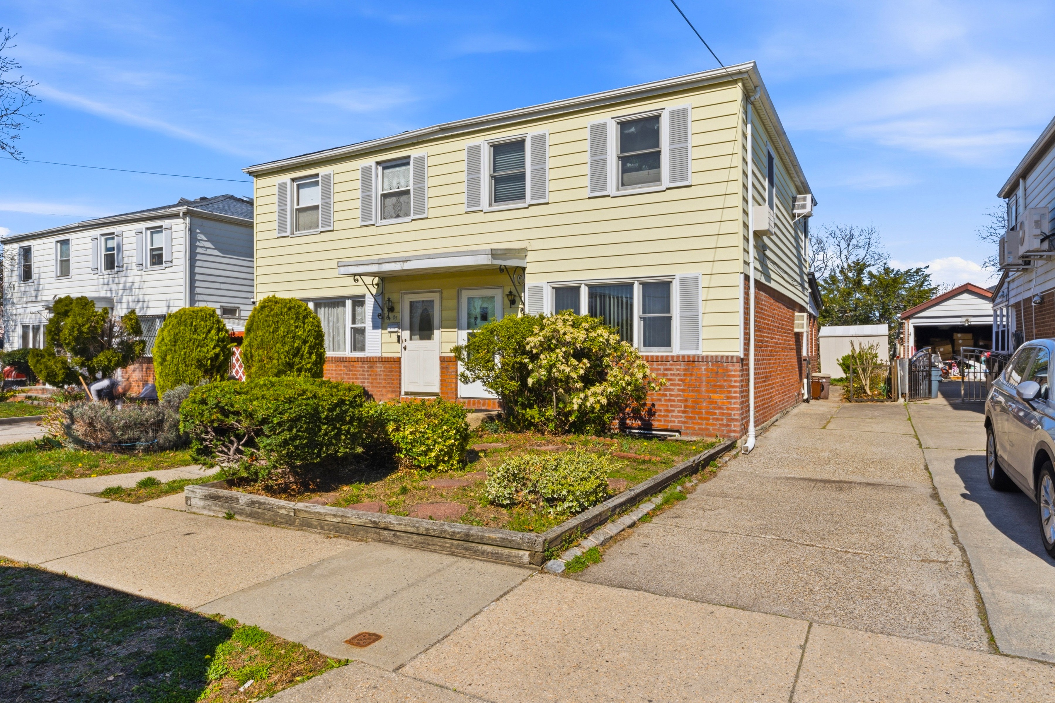 6409 Bell Blvd Exterior