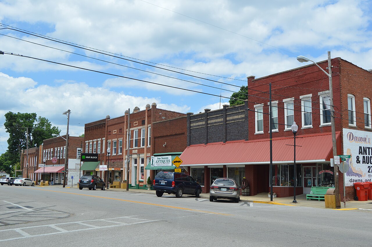 Broadway in Cave City, Kentucky