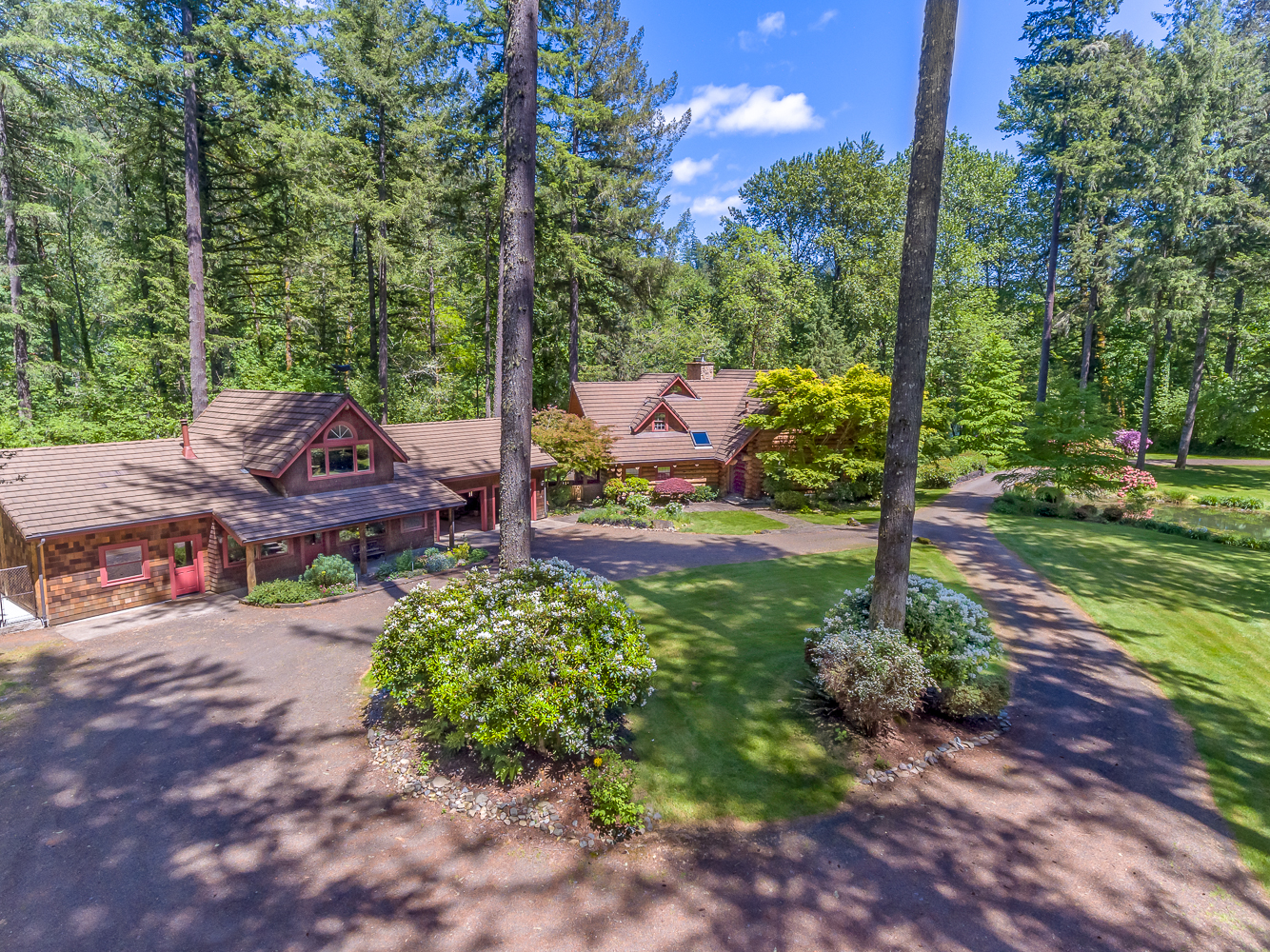 Custom Log Home on 400ft of McKenzie River Frontage!