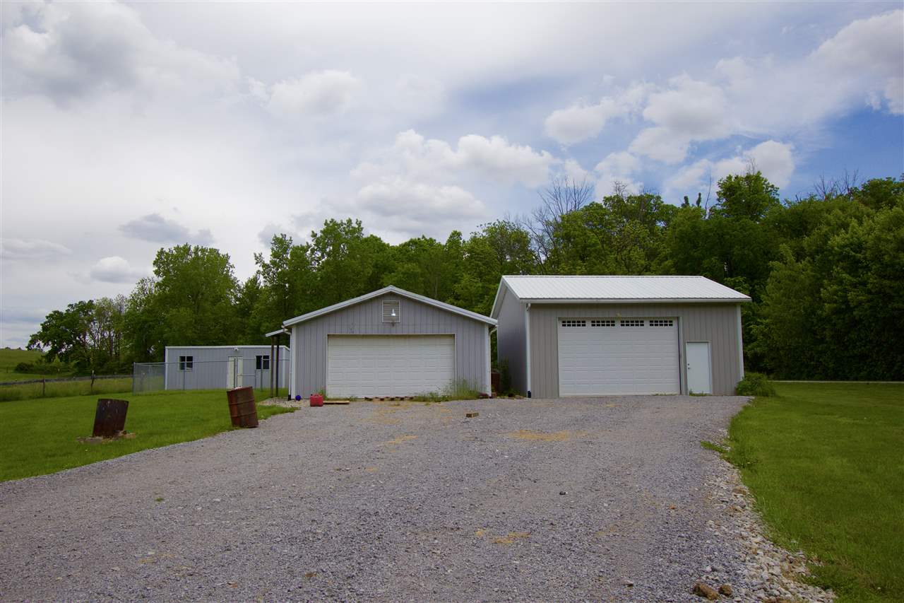 10 acre horse property in Columbia City!