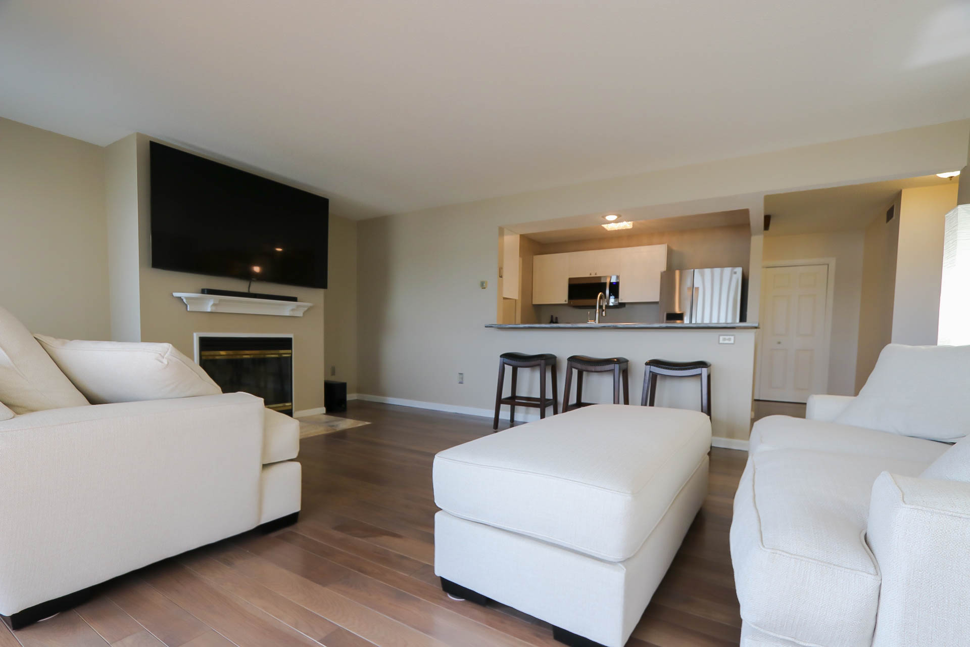 Just Listed! 2 bed 1 bath condo on Winona Lake