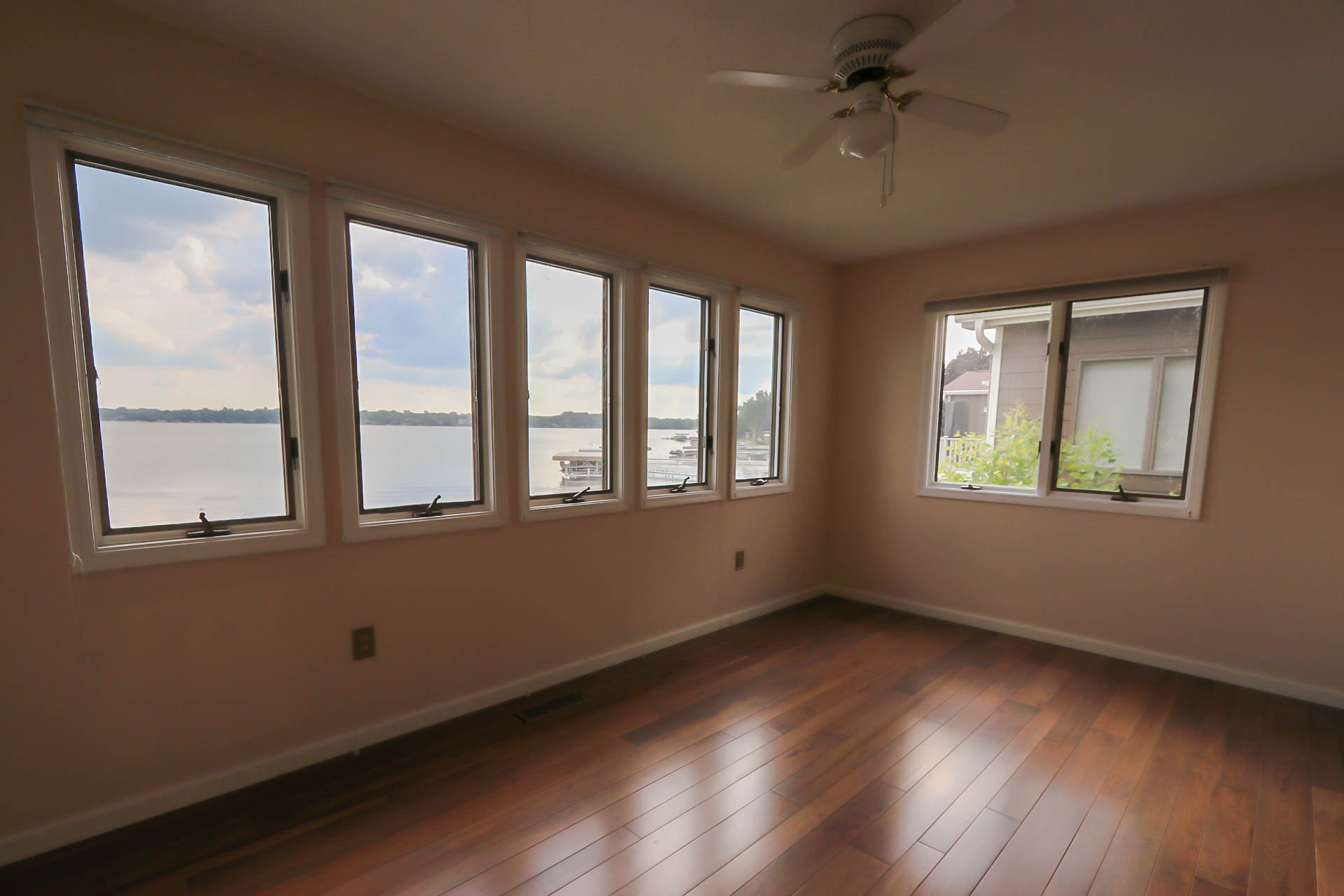 Just Listed! 2 bed 1 bath condo on Winona Lake