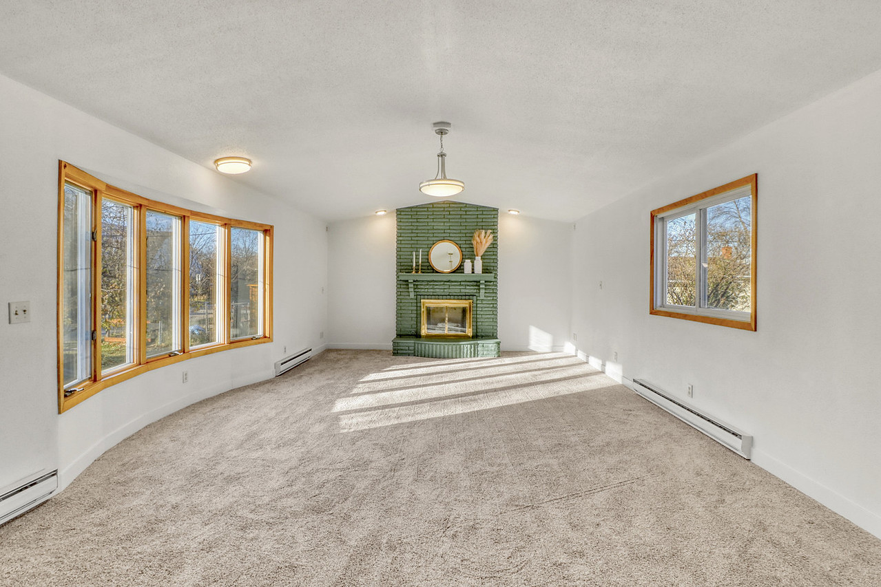 1119 Elm St S Moorhead MN Rochelle Roesler Century 21 Real Estate Professor