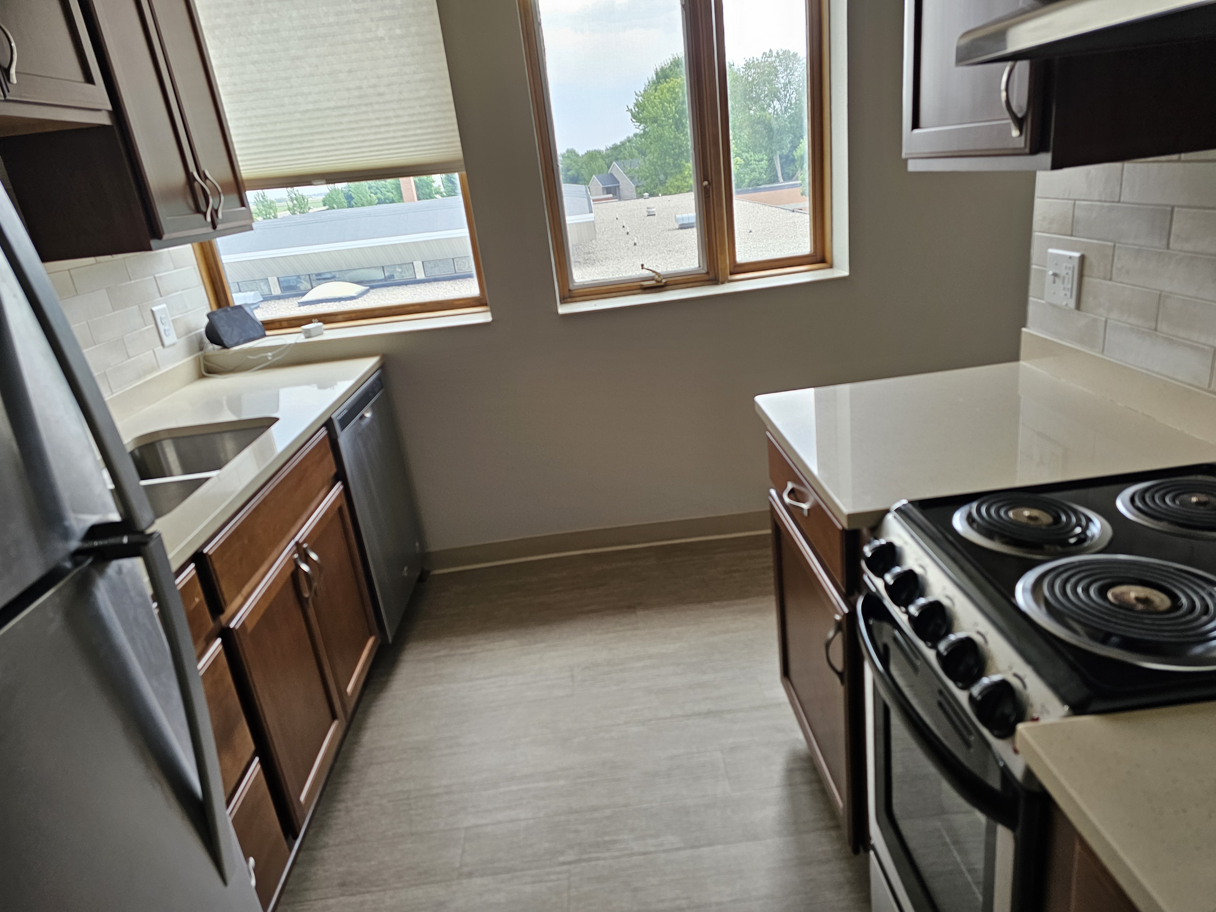 Riverview Fargo ND Rochelle Roesler Century 21 Apt Kitchen