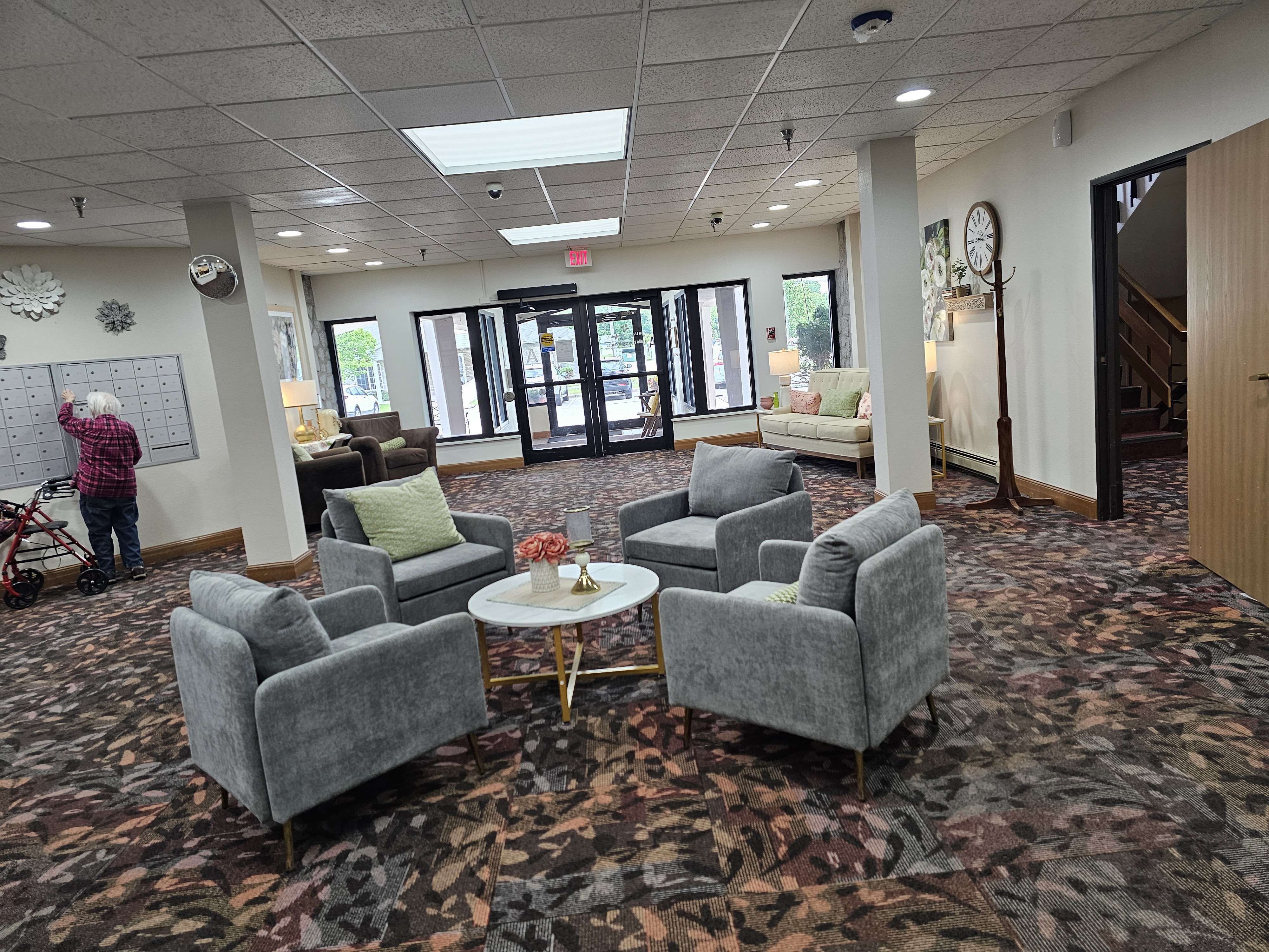 Riverview Fargo Rochelle Roesler Century 21 Lobby and Mail