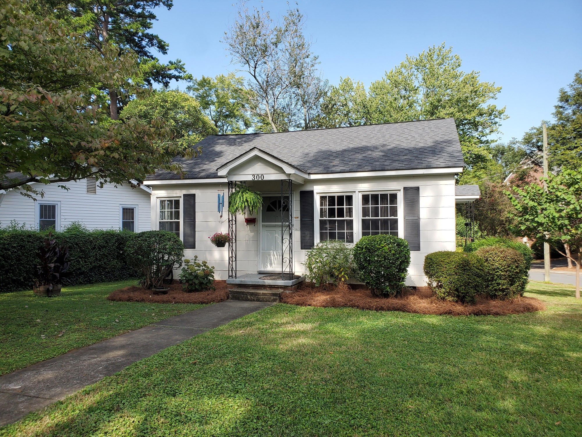 300 Circle Ave- front