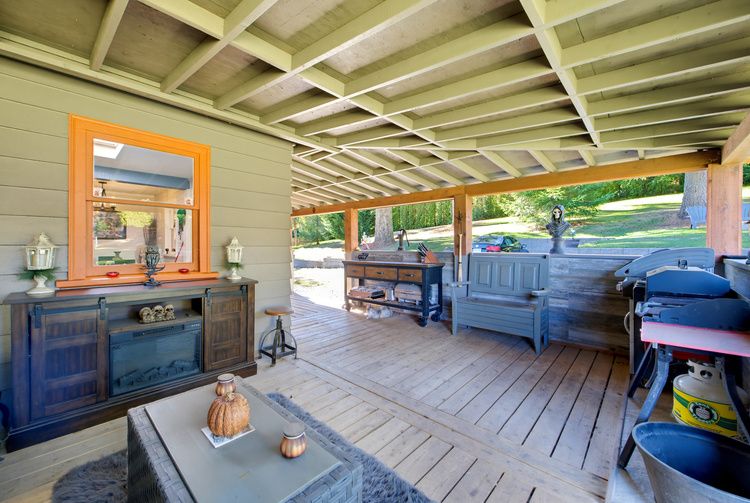 Covered wraparound deck