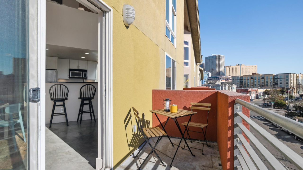 Condo balcony Oakland 8th
