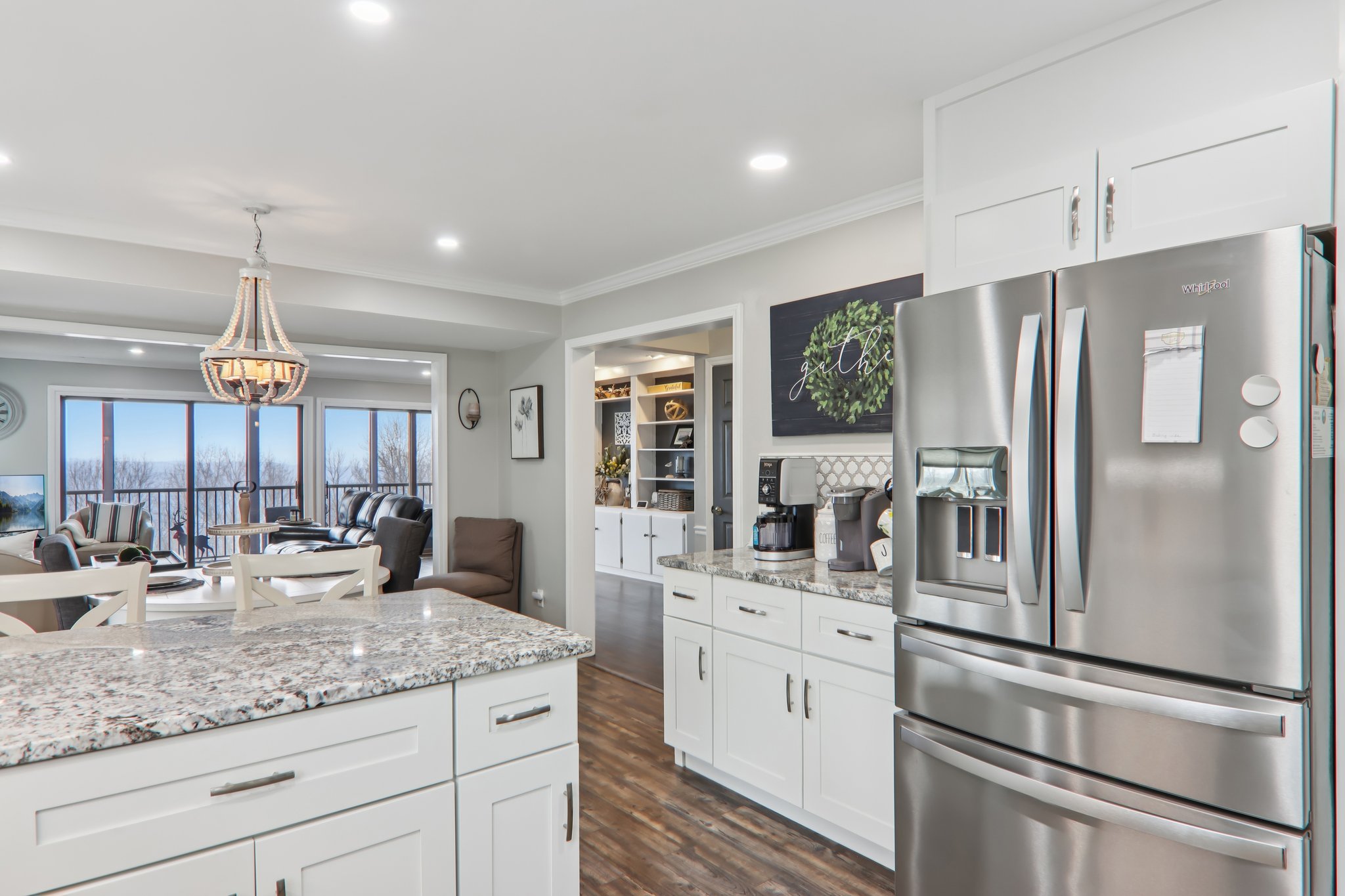 Long-range western mountain views from 1601 Fleetwood Plaza
