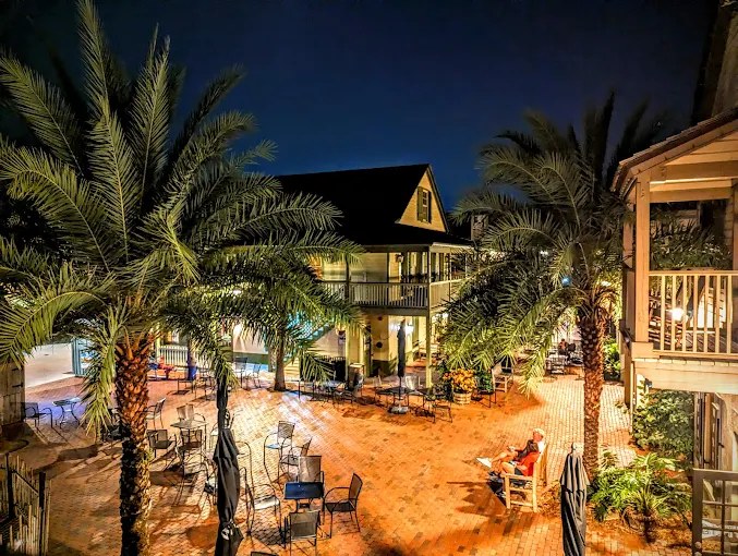 Live music bar