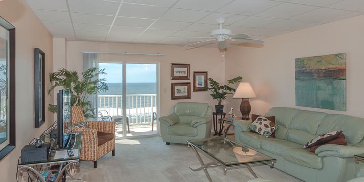 Living room in San Souci 604