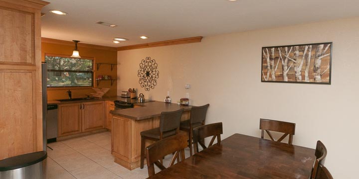 Kitchen and breakfast bar