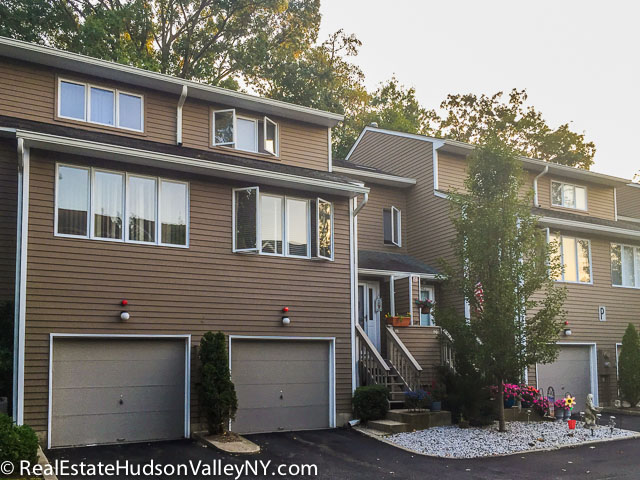 Village Green Townhomes for Sale in Bardonia NY