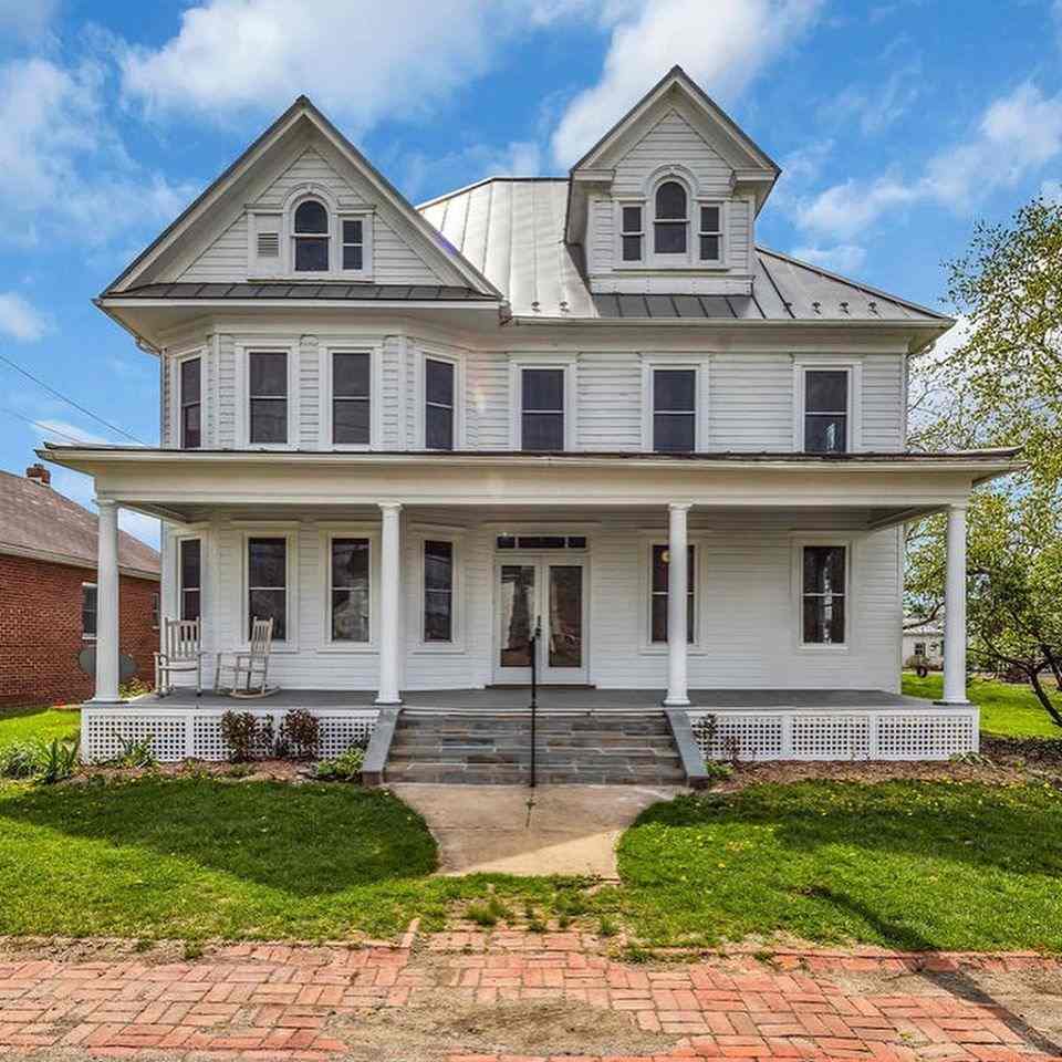 For Rent - 8 East Broad Way - Lovettsville