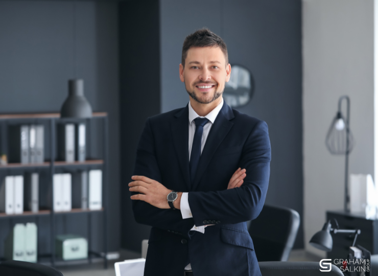 Real Estate Agent vs Lawyer (Understand The Differences)