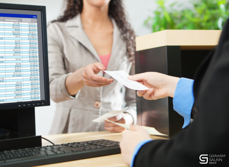 How To Get a Commission Advance for Real Estate Agents