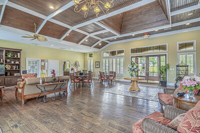 Edgewater Clubhouse | Barefoot Resort