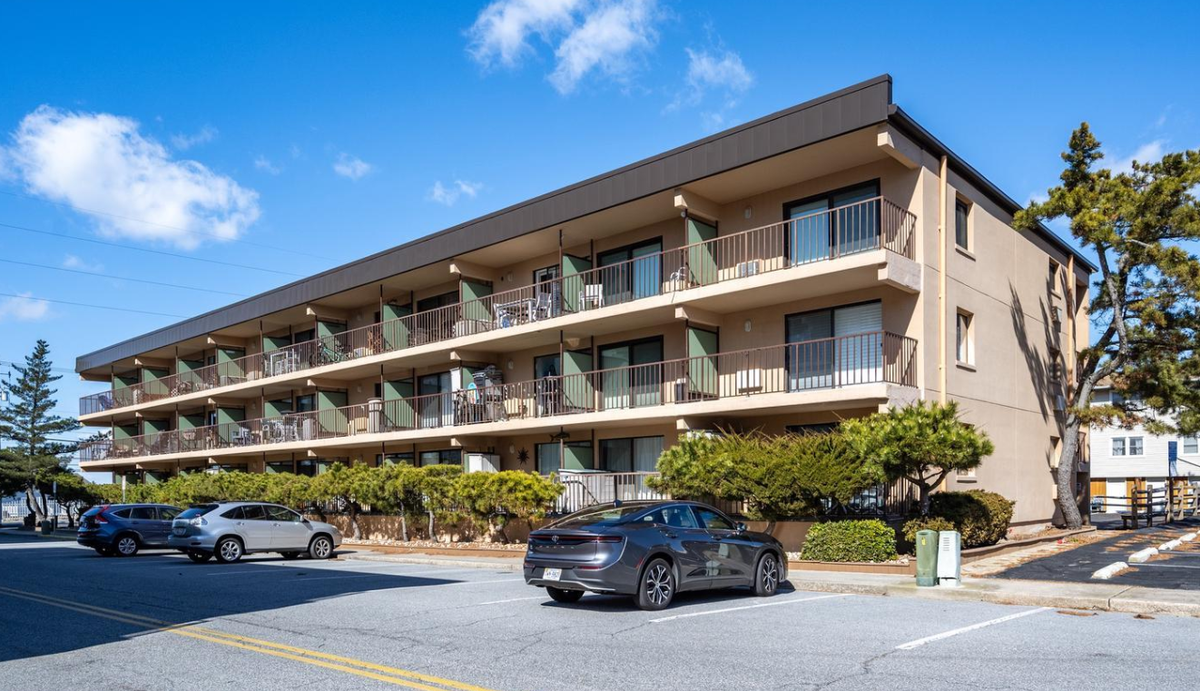 16 51st St #302, Ocean City, MD 21842	