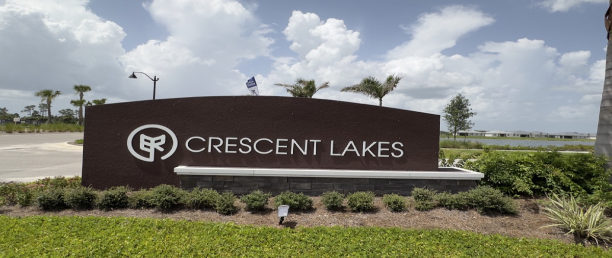 Crescent Lakes entrance sign at Babcock Ranch