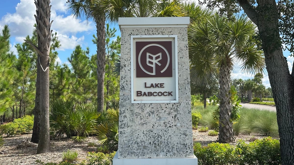 Lake Babcock entrance sign at Babcock Ranch