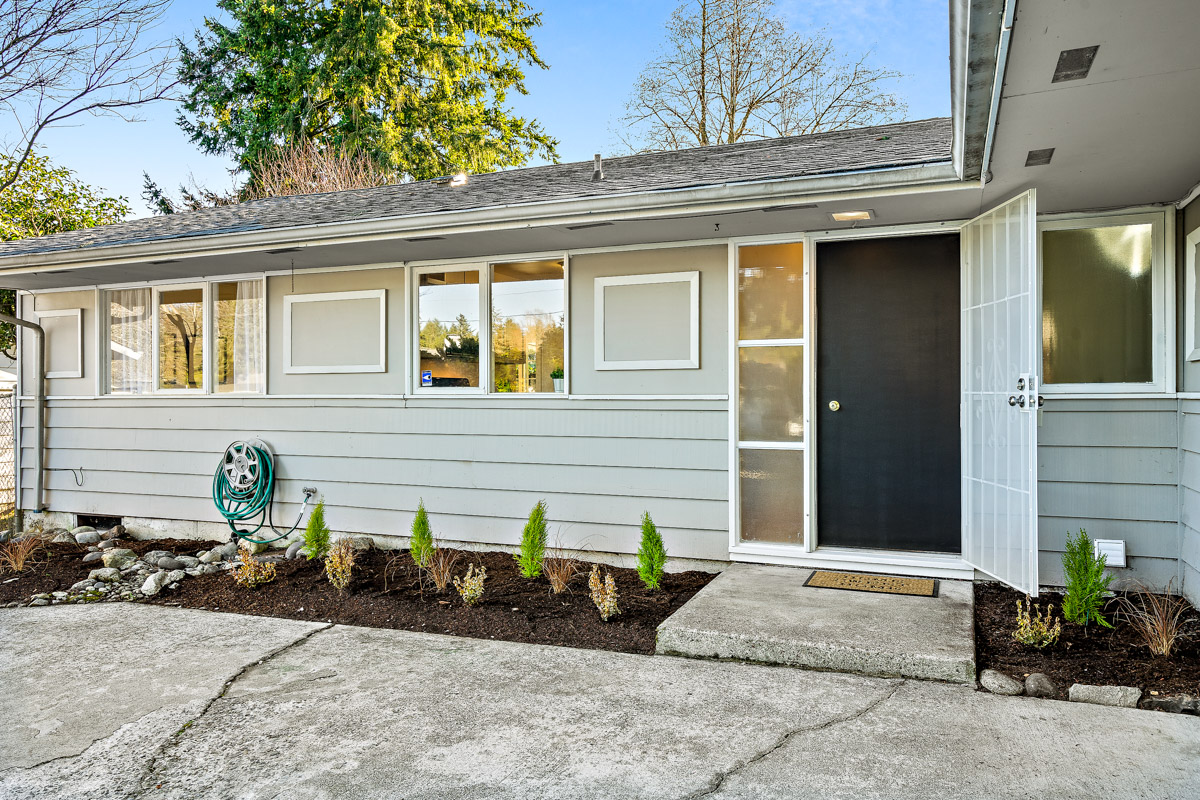 Renovated Mid Century Modern Steilacoom Rambler 3 bedroom