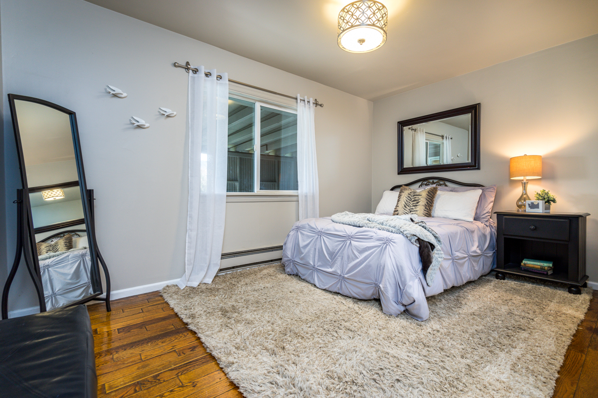 Investor's Dream 6 Bed / 2 Ba Remodeled Cottage Duplex in Heart of