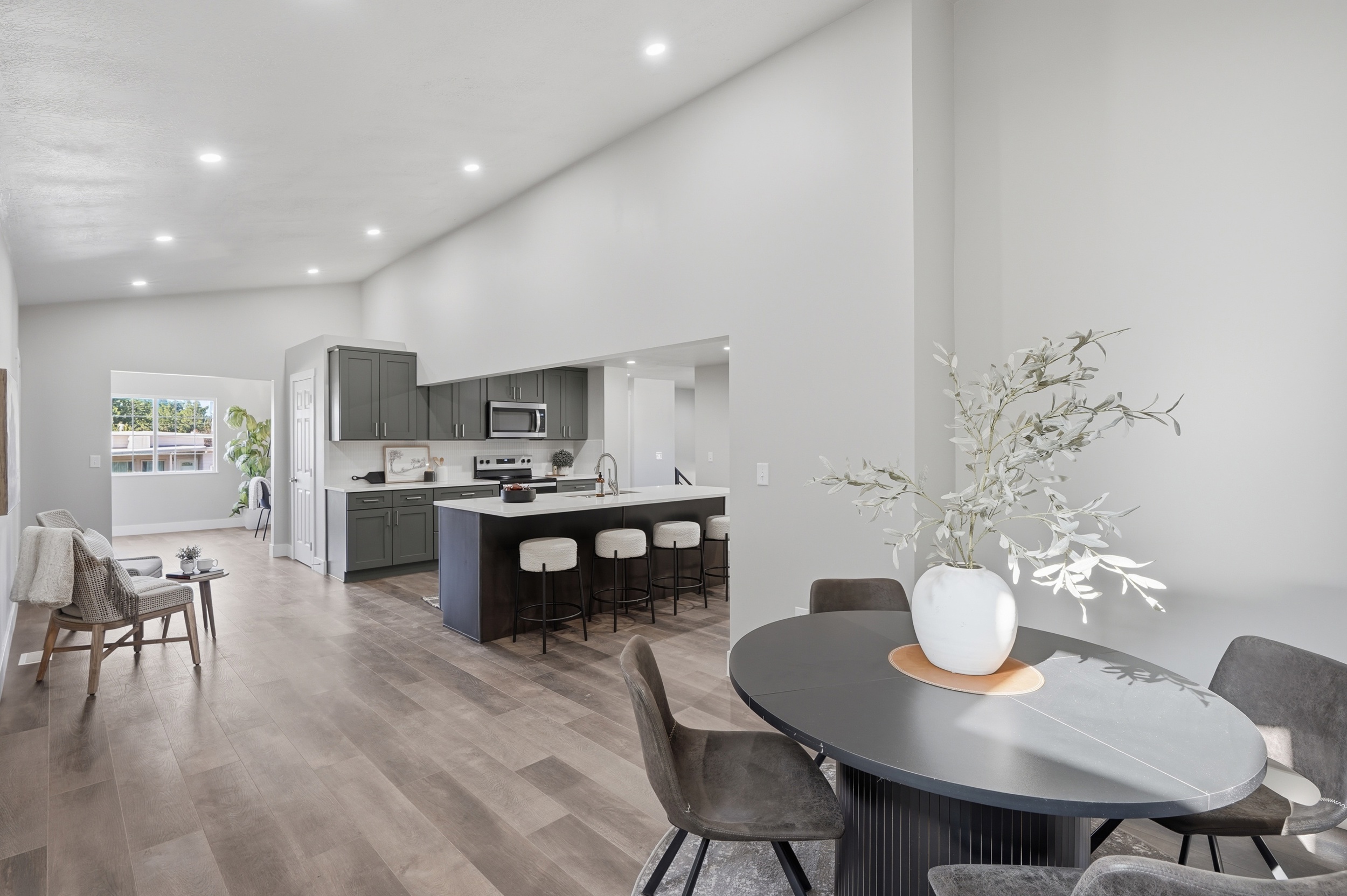 4384_S_1300_W_Taylorsville_Oversized_rooms