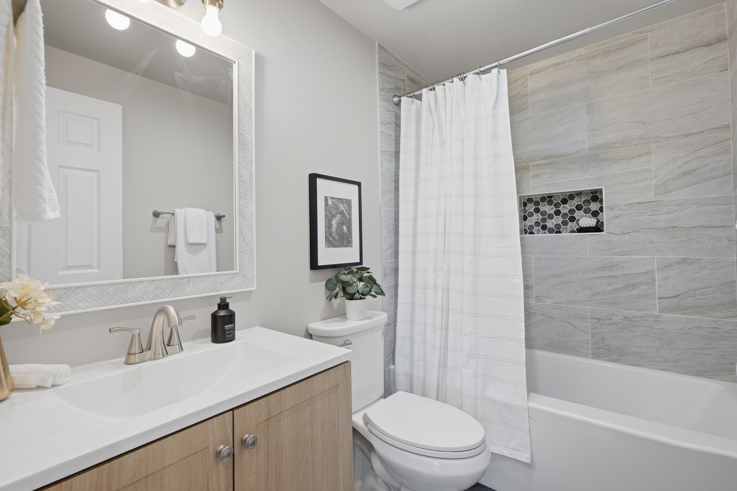 4384_S_1300_W_Taylorsville_custom_tile