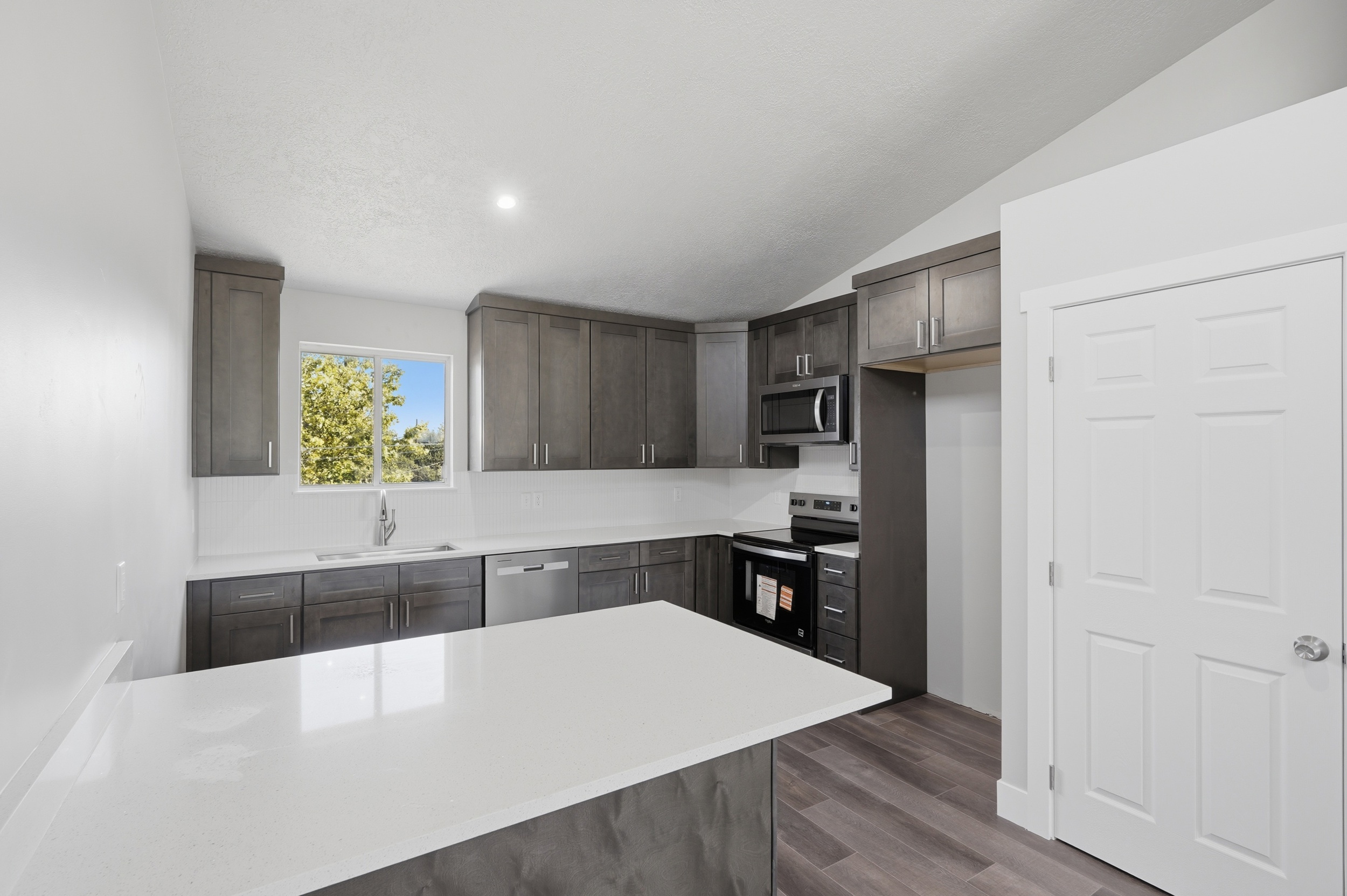 4384_S_1300_W_Taylorsville_Second_kitchn