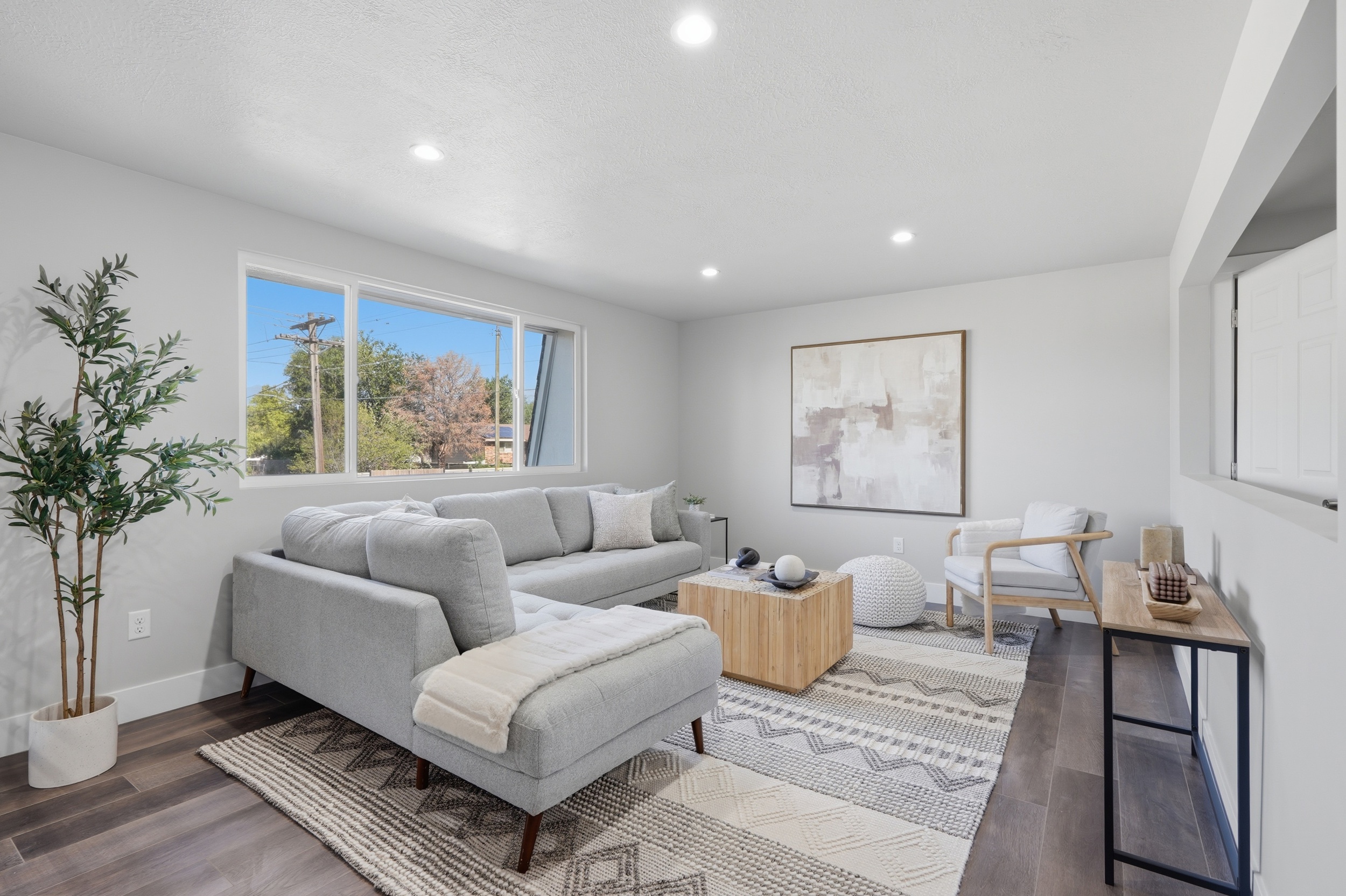 4384_S_1300_W_Living_room