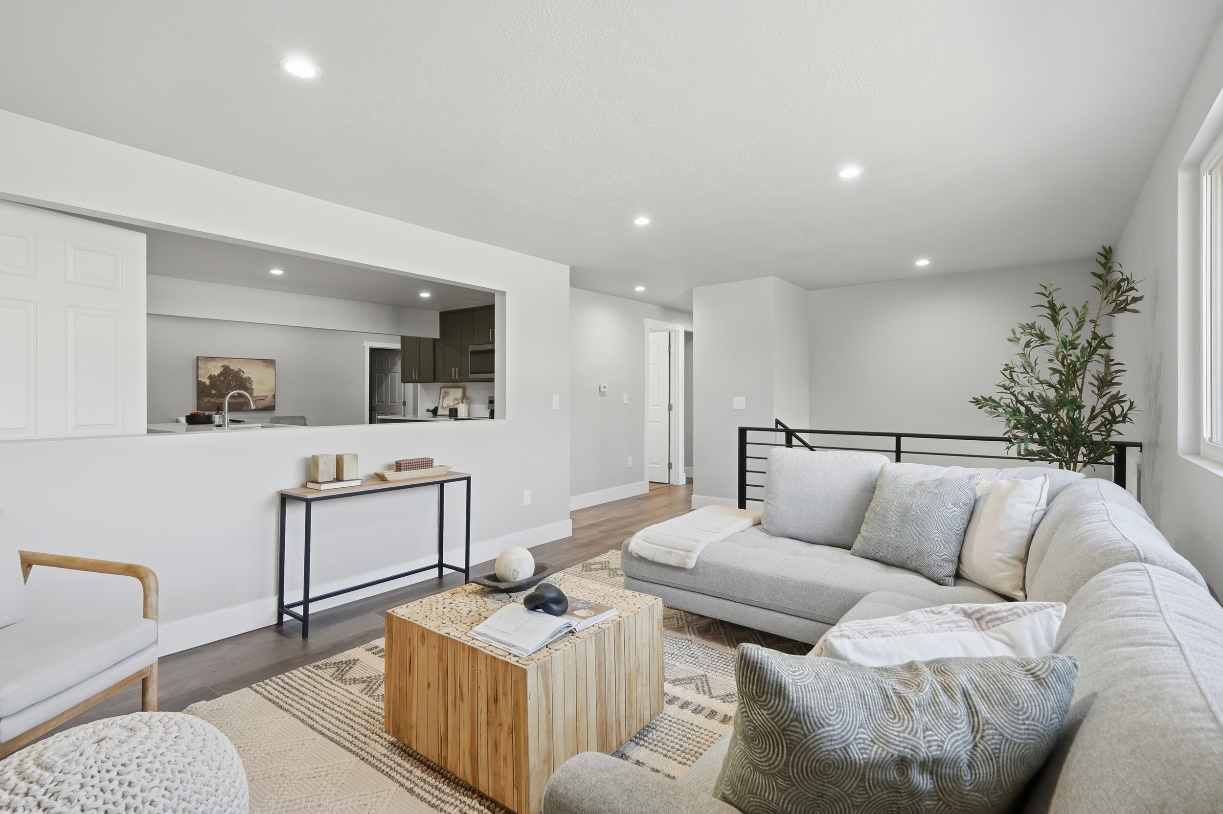 4384_S_1300_W_Taylorsville_main_floor