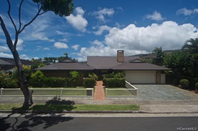 1044 Waiholo Seen from the Street