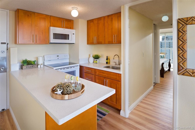 Island Colony Condo in Waikiki for $415,000