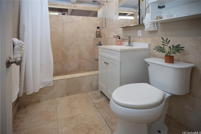 Mahalani Bathroom