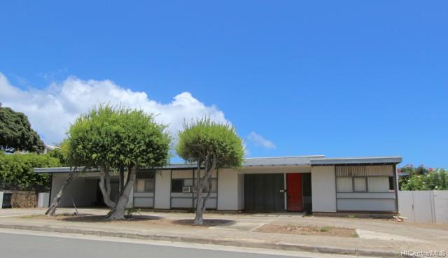 Mid Century Modern Home on Kaimanahila