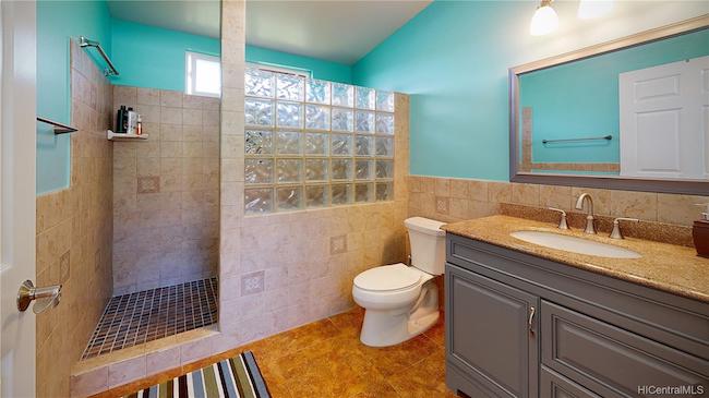 Opihi Upstairs Bathroom