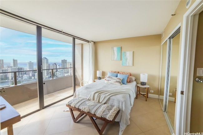 Royal Iolani DH3705 Bedroom 1