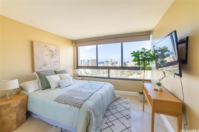 Royal Iolani DH3705 Bedroom 2