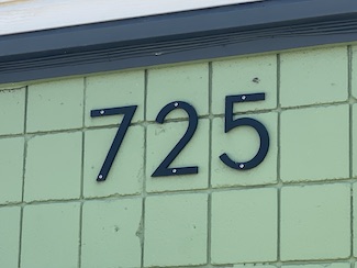 725 Kihapai Sign
