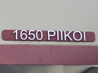 1650 Piikoi Sign