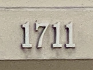 ROYAL_GARDEN_MAKIKI_-_SIGN.JPG
