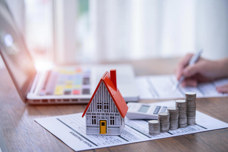 See how the Fed’s October 2025 rate cut impacts $500,000 mortgage payments and refinance costs in San Diego.